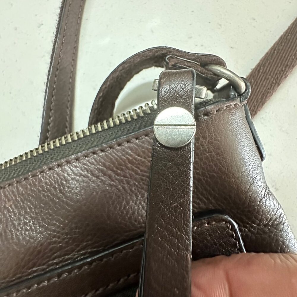 Fossil Brown Leather Crossbody Bag With Front Zip Pocket & Adjustable Strap - Picture 9 of 12